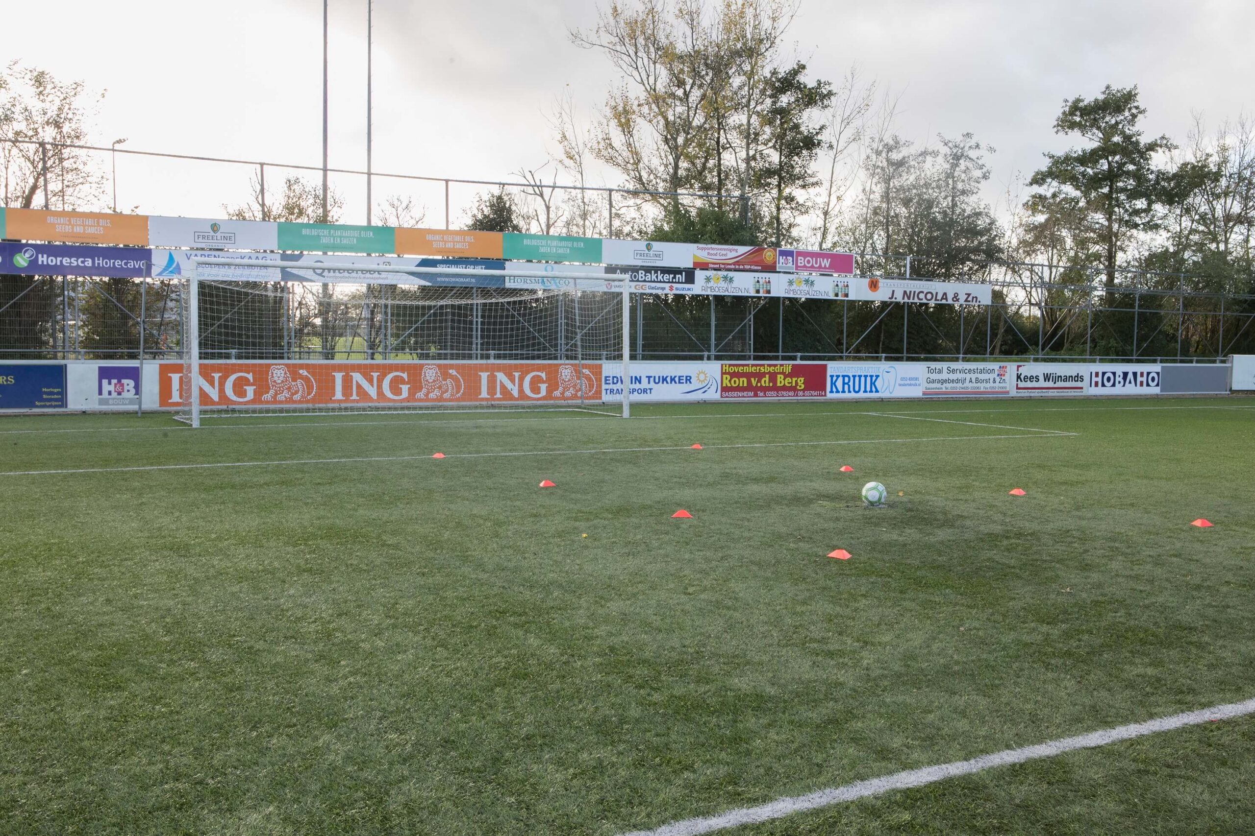 Sportveld bij Sport BSO Het Eikenbos in de kantine van Ter Leede in Sassenheim